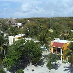 Marysol Beachfront Next To Nomads D2