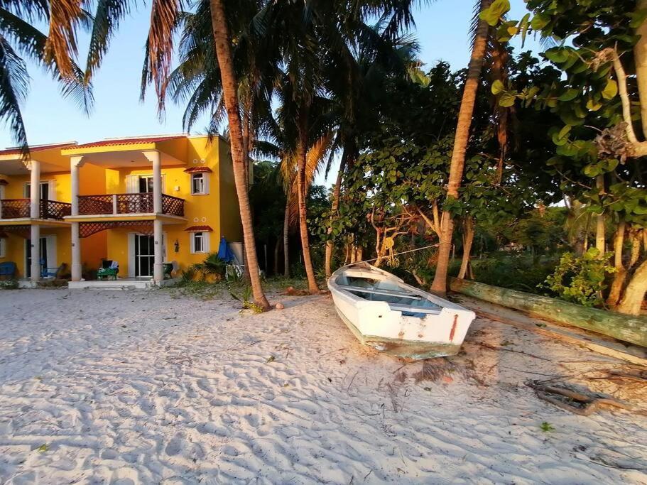 Marysol Beachfront Next To Nomads D2 *